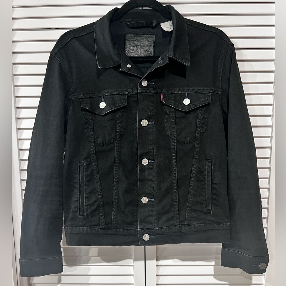 Black Levi’s Denim Jacket